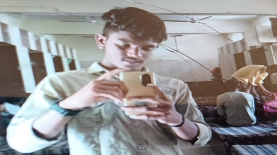 12th class student commits suicide was upset because he could not prepare his exam in Korba