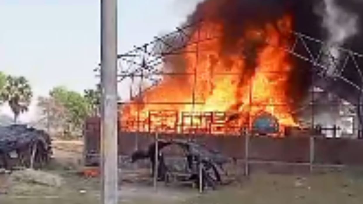 fire broke out marriage hall and restaurant in mau