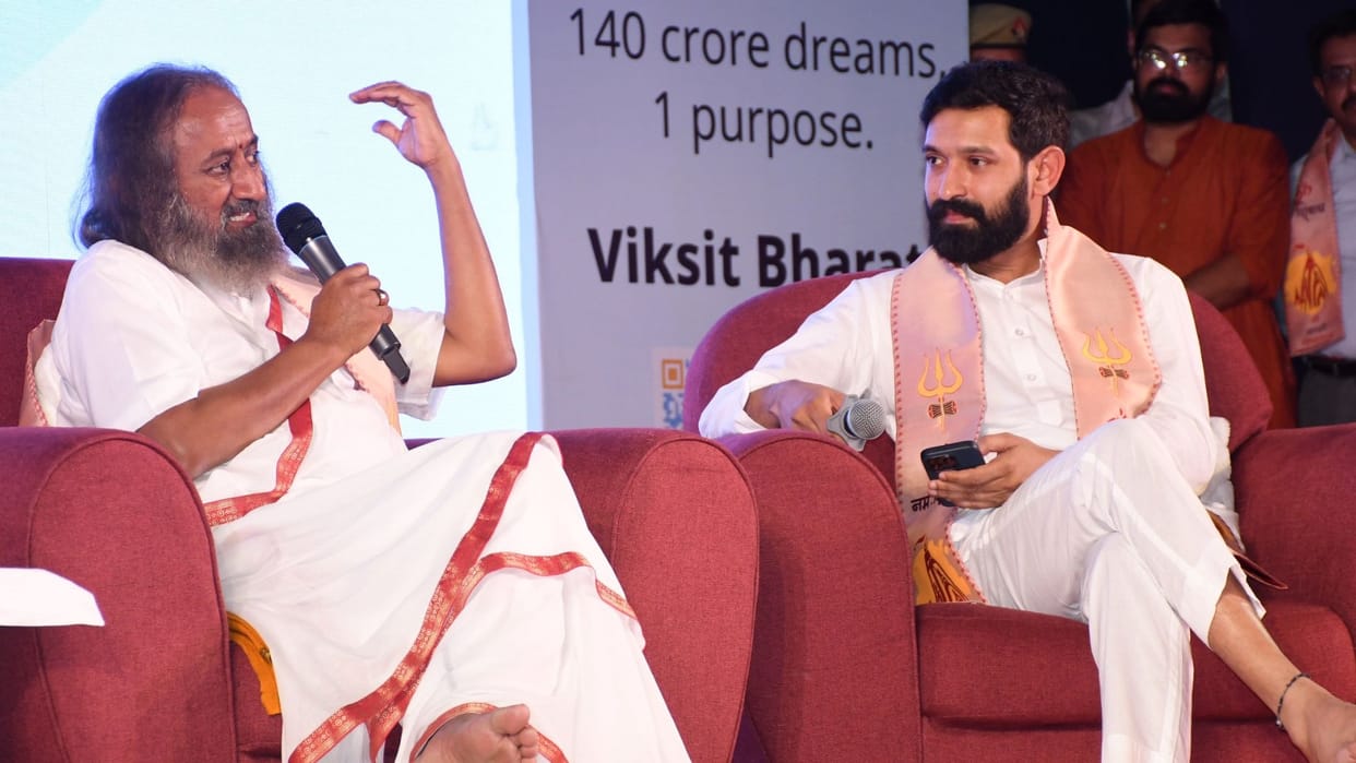Actor Vikrant Massey questions spiritual guru Sri Sri Ravi Shankar in varanasi