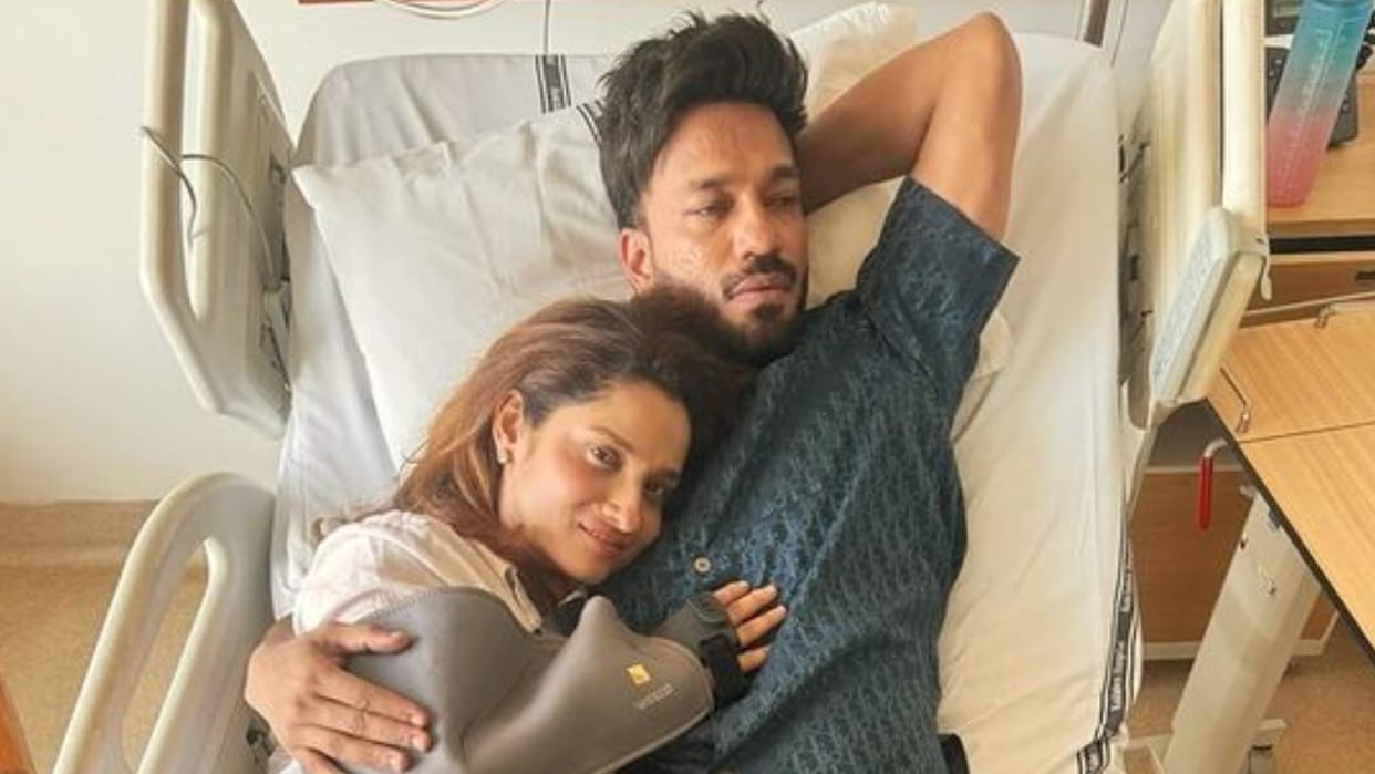 Ankita Lokhande Vicky Jain Criticised For Clicking Cosy Photos On Hospital Bed see netizens reaction on this