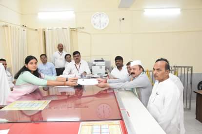 अमेठी से कांग्रेस प्रत्याशी किशोरी लाल शर्मा ने दाखिल किया नामांकन।