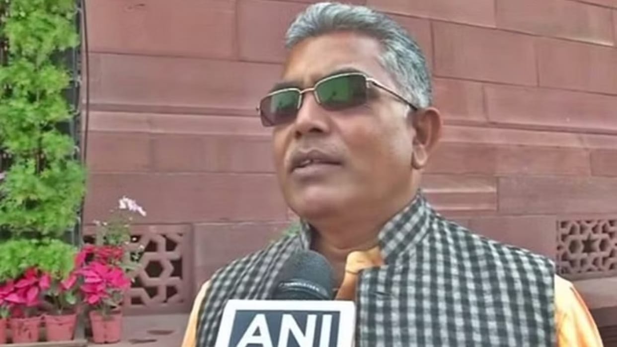 West Bengal: Surrounded by allegations of molestation, the Governor of Bengal got support of Dilip Ghosh