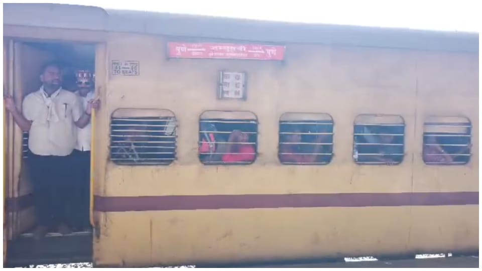 Bhopal News: Information about bomb in Jhelum Express is false train leaves Bhopal after searching