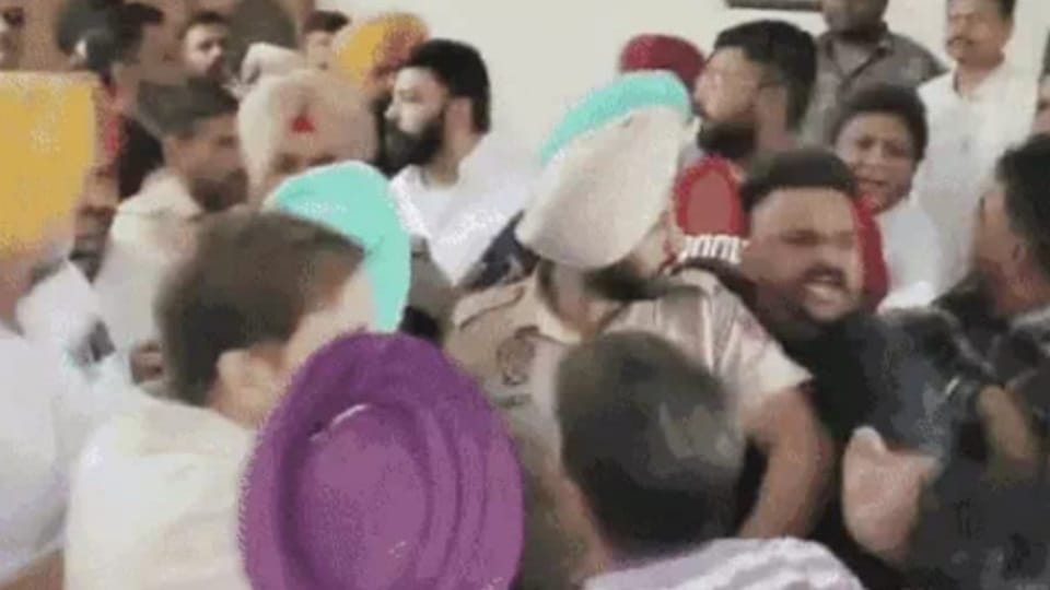 AAP workers clash in Amritsar
