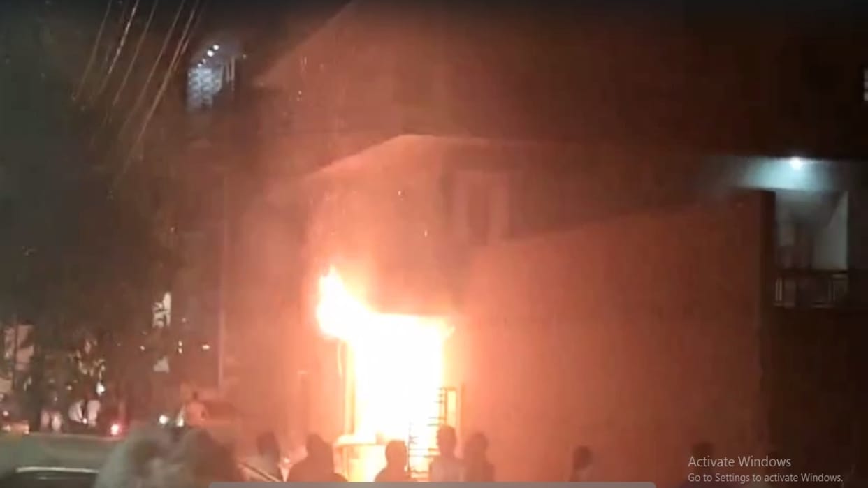 Solan News: Fire breaks out in grocery shop in Baddi, businessman's three-year-old daughter burnt