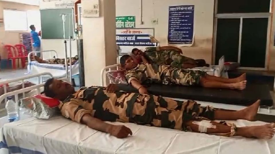 Major accident averted BSF jawans bus lost control and hit a tree 17 jawans injured in Raigarh