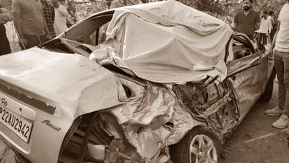 UP: Mother could not bear shock of death of two daughters in accident, died in hospital