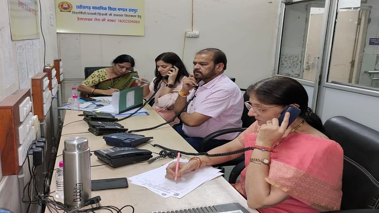 CG: बोर्ड रिजल्ट को लेकर 10वीं-12वीं के विद्यार्थी हो रहे तनाव मुक्त; छात्रों के सवालों का कांउसलर कर रहे हल