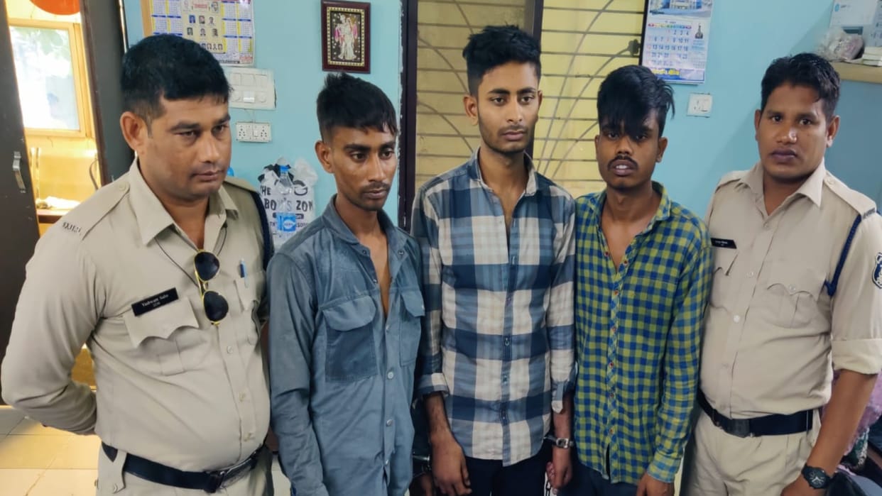 CG: Gold, silver and cash passed through wedding procession vehicle