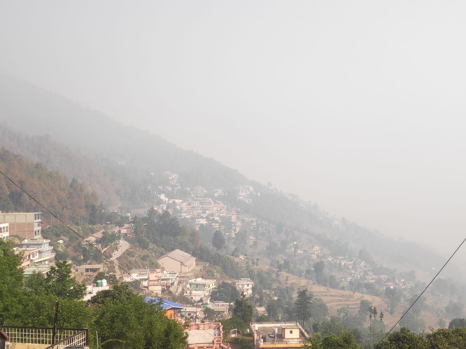 Uttarakhand Forest Fire Increases Now Smoke Everywhere and People Become Sick Photos