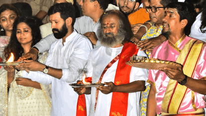 Vikrant Massey and Sri Sri Ravi Shankar participated in Ganga Aarti at Dashashwamedh Ghat