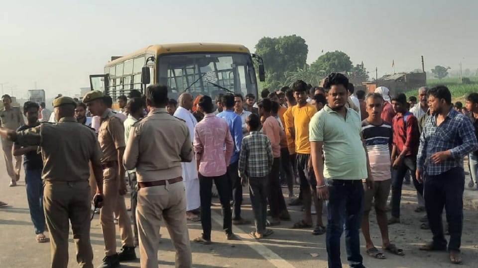 Mainpuri Accident A vehicle hits a school bus from behind