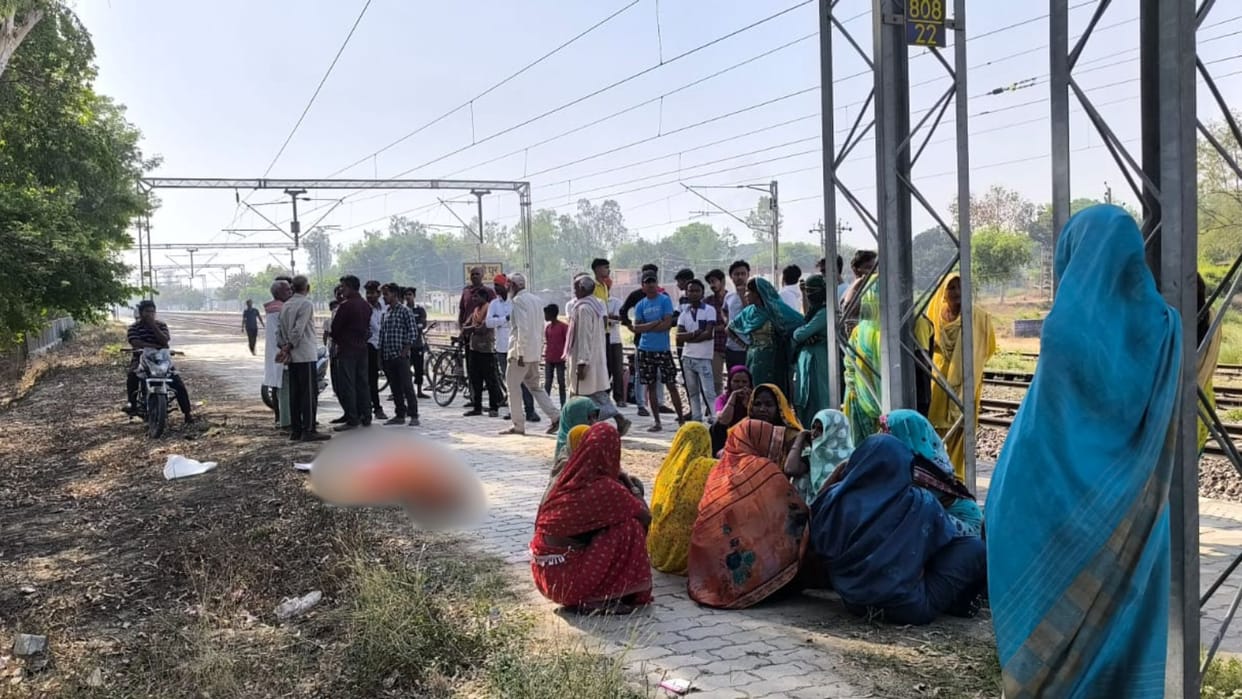 Young man commits suicide by jumping from train in bhadohi station