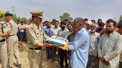 Sadness atmosphere in family and village due to death of BSF jawan Anuj Kumar in Muzaffarnagar, see pictures