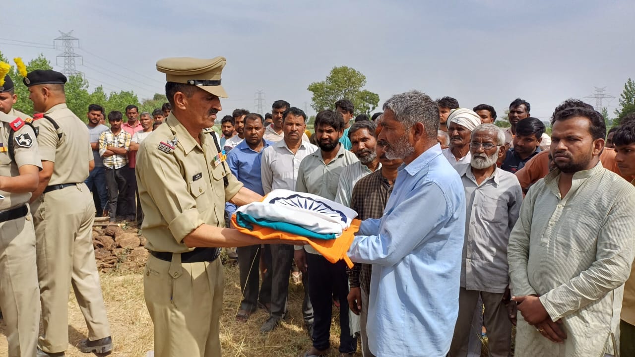 Sadness atmosphere in family and village due to death of BSF jawan Anuj Kumar in Muzaffarnagar, see pictures