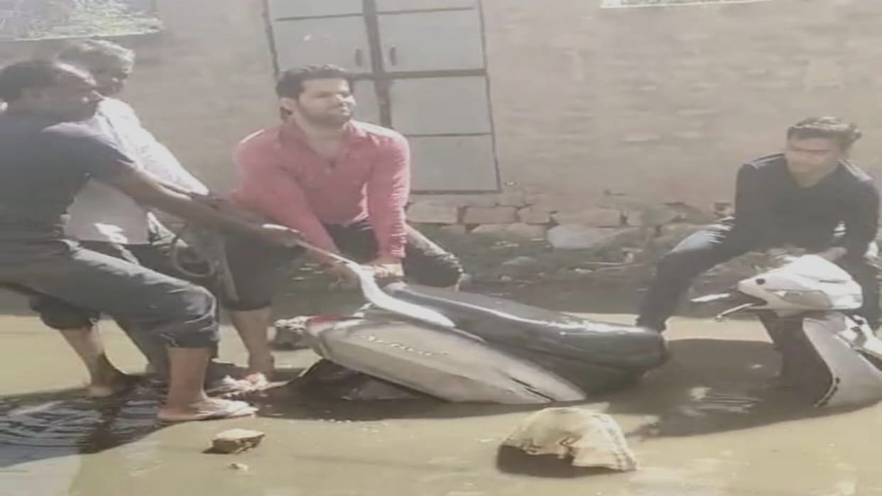 Bikaner News: Youth fell into sewer line chamber, accident happened due to negligence of Municipal Corporation