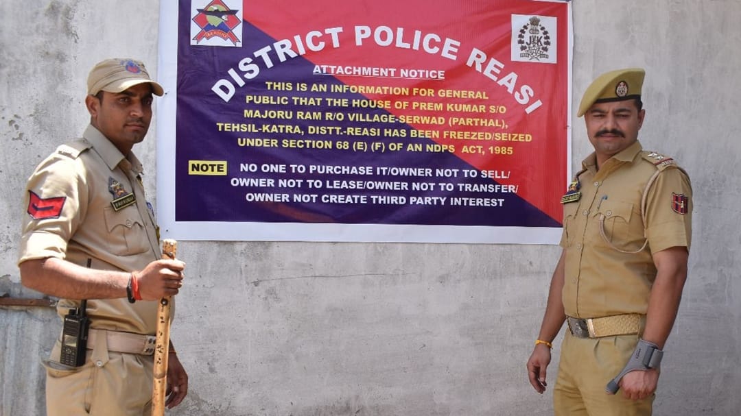 Jammu Kashmir : Property worth Rs 50 lakh of drug smuggler father and son seized