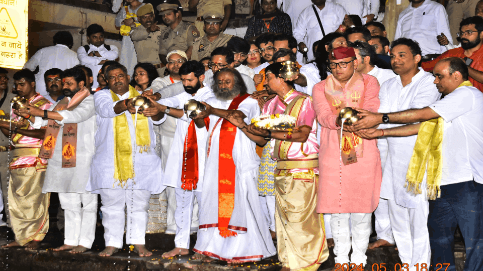 Vikrant Massey and Sri Sri Ravi Shankar participated in Ganga Aarti at Dashashwamedh Ghat