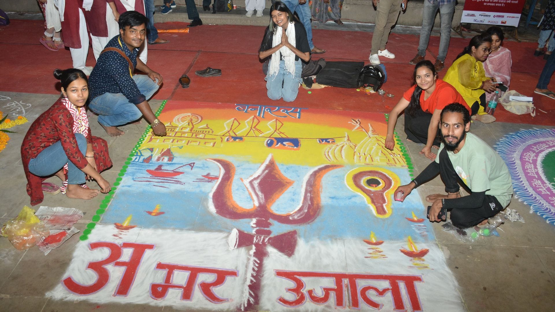 Foundation day of Amar Ujala in varanasi Students make Rangoli painting for lok sabha election