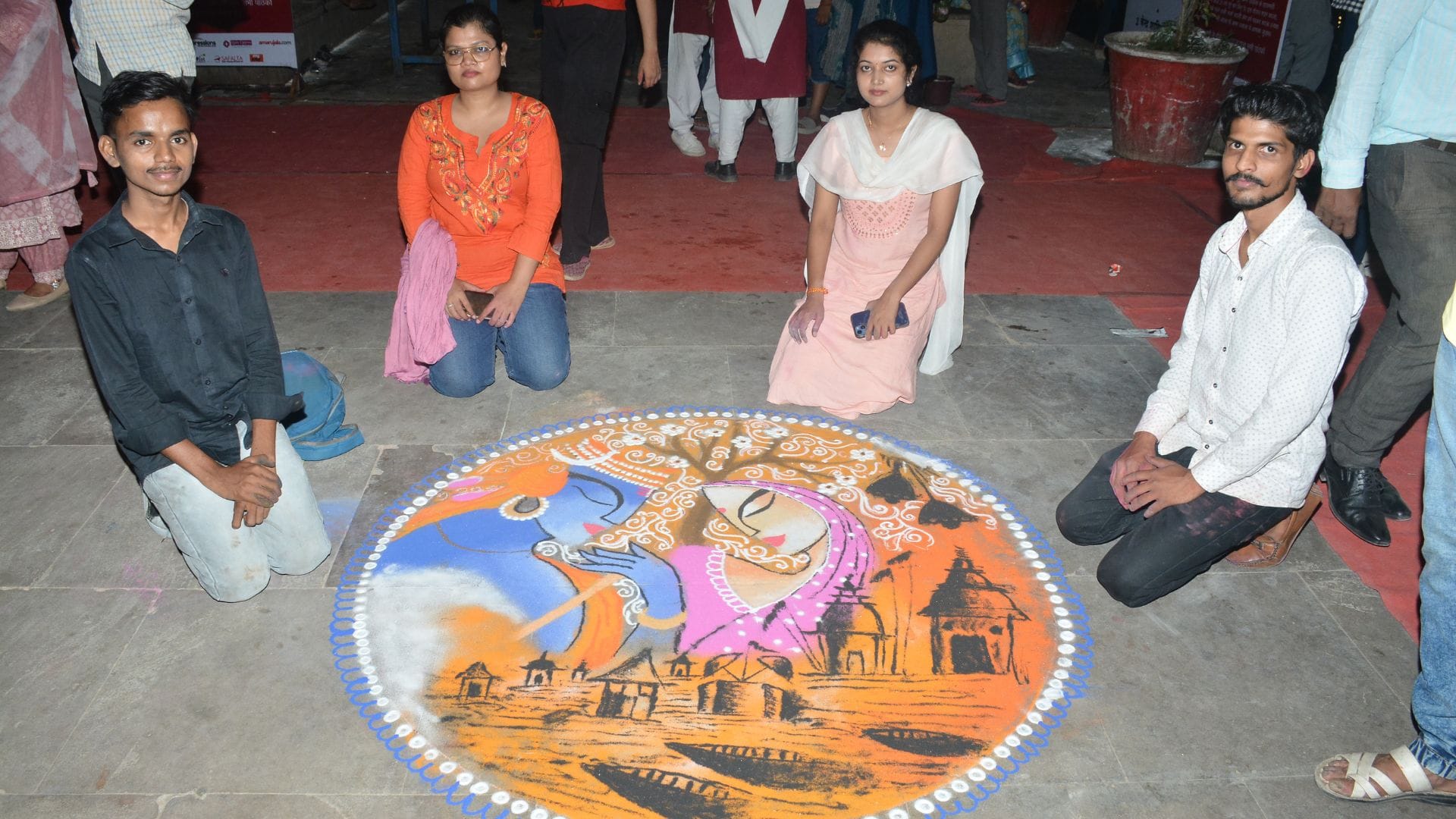 Foundation day of Amar Ujala in varanasi Students make Rangoli painting for lok sabha election