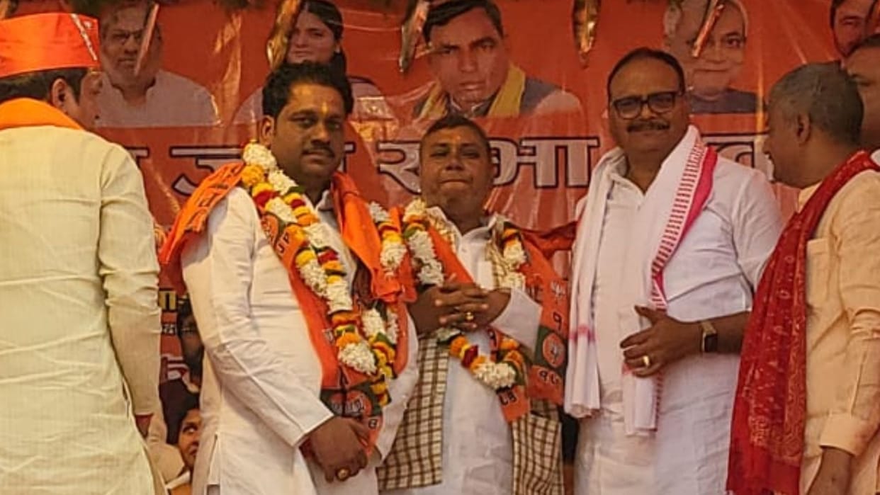 Lok Sabha Election Deputy CM Brajesh Pathak gave BJP membership SP leader Kunwar Pramod Chandra Maurya