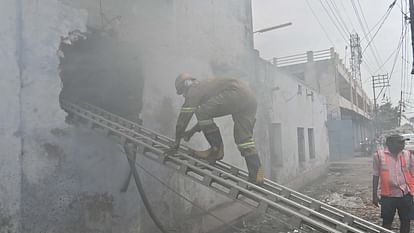 Kanpur: Fire broke out in leather factory