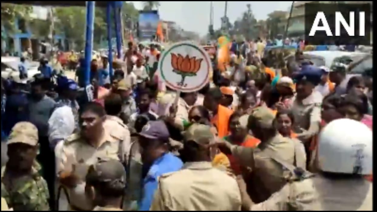clash broke out between TMC and BJP workers during the nomination rally of BJP candidate in Purba Medinipur
