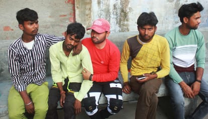 Moradabad: Dumper hits Scooty, doctor jumps and falls away, dies on the spot