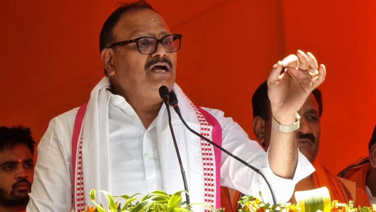Deputy CM Brajesh Pathak interacted with voters in Bhadohi public meeting of Lok Sabha elections