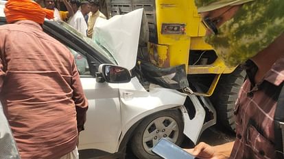 Heavy collision between car and truck five month old girl died on the spot in Kabirdham