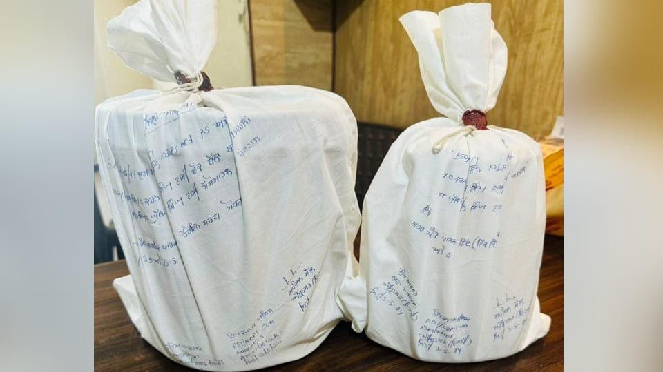 Amritsar Rural Police busts International drug cartel and arrests two smugglers with Heroin and Ice