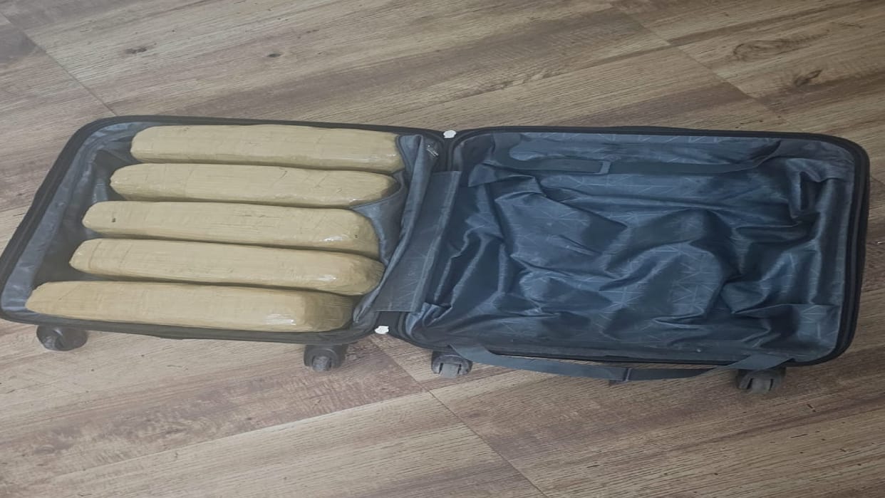 Lucknow: Two kilograms of American marijuana seized; police caught them red-handed; this is how the smuggling