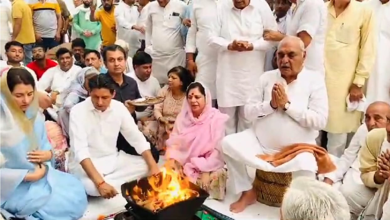 Rohtak Lok Sabha seat, Congress candidate Deependra Hooda performed havan before nomination
