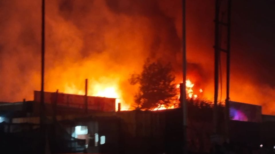 fire broke out in car workshop in Ghaziabad