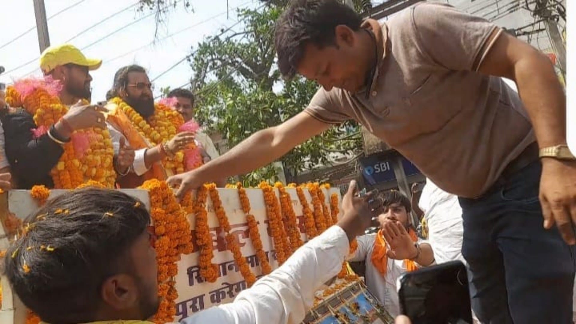 LS Polls 2024: Bhojpuri star Khesari Lal in nomination of Siwan Lok Sabha independent candidate Jeevan Yadav