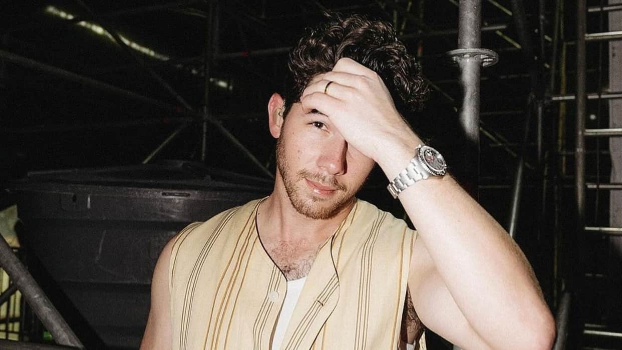 Priyanka chopra husband singer nick jonas infected with influenza a mexico show canceled