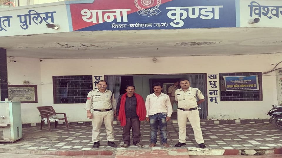 पुलिस की गिरफ्त में आरोपी