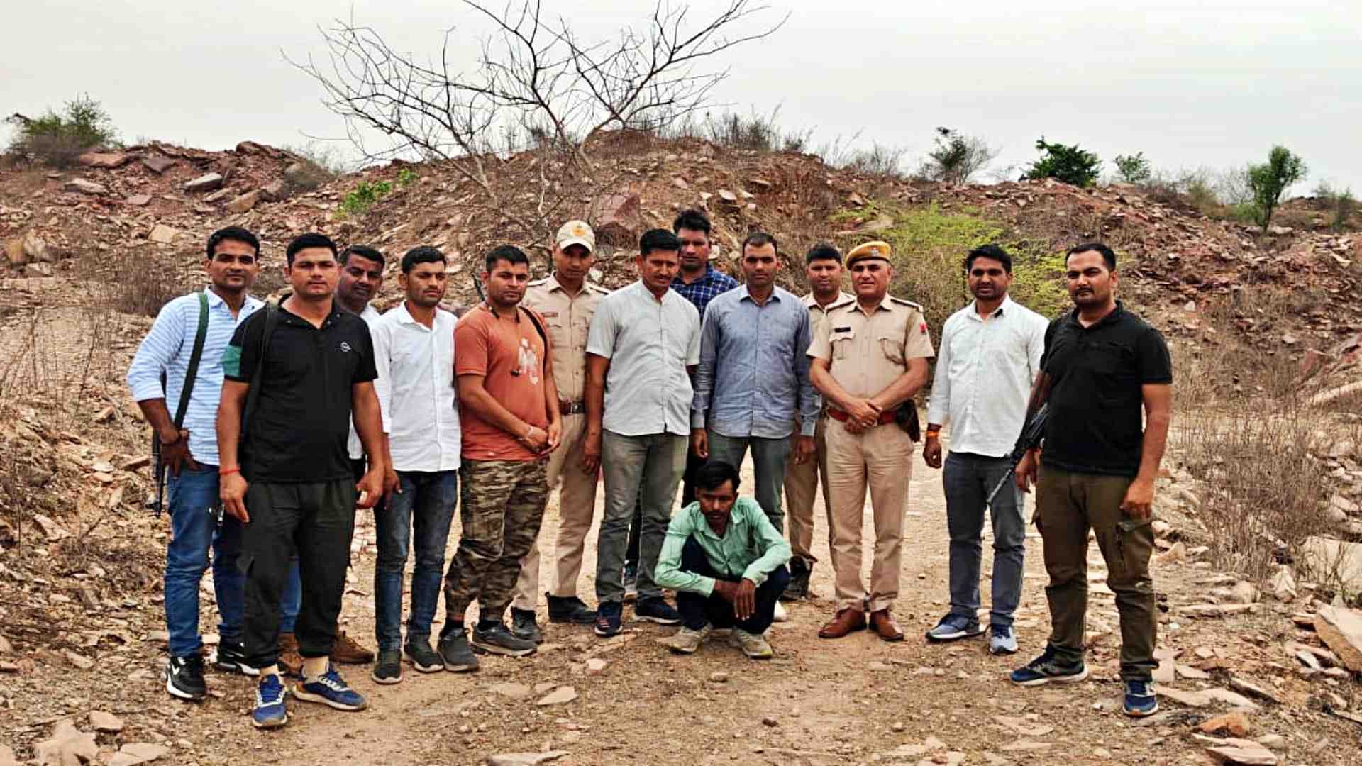 पुलिस की गिरफ्त में बदमाश वीरू नाई।