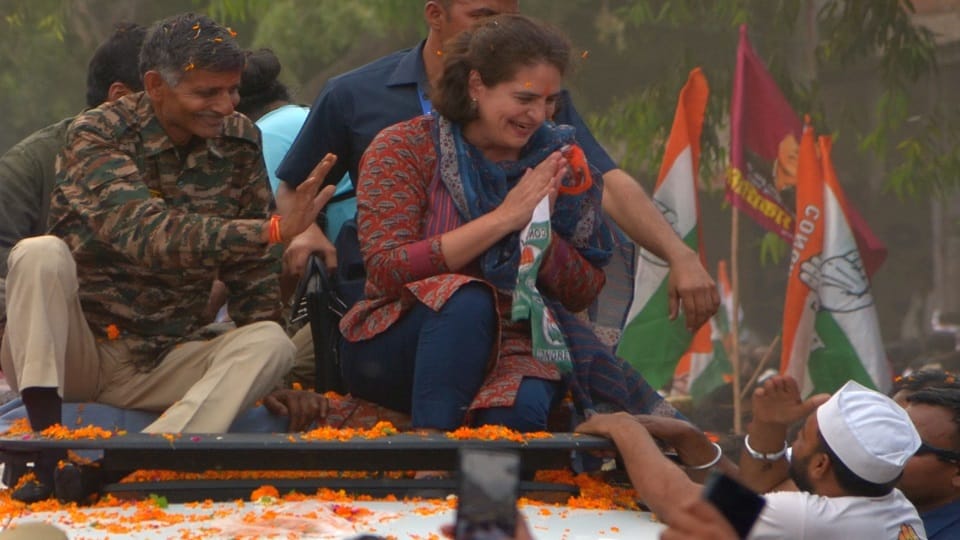Lok Sabha Elections 2024 Priyanka Gandhi directly addressed the youth during the road show in agra
