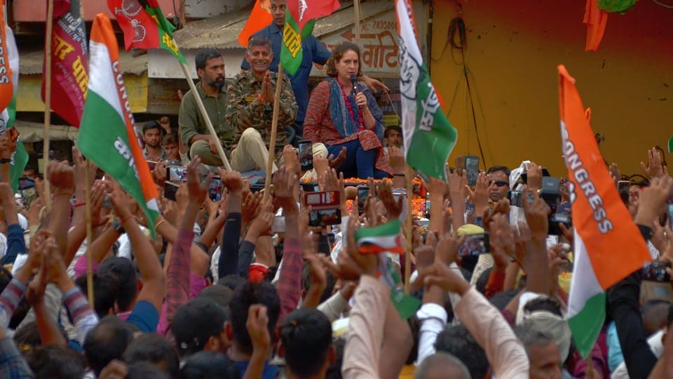 Lok Sabha Elections 2024 Priyanka Gandhi directly addressed the youth during the road show in agra