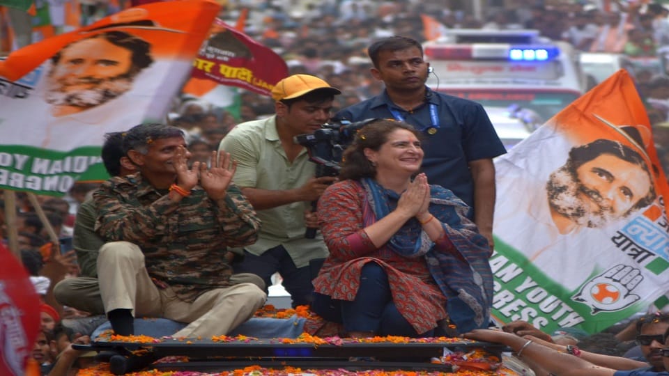 Lok Sabha Elections 2024 Priyanka Gandhi directly addressed the youth during the road show in agra