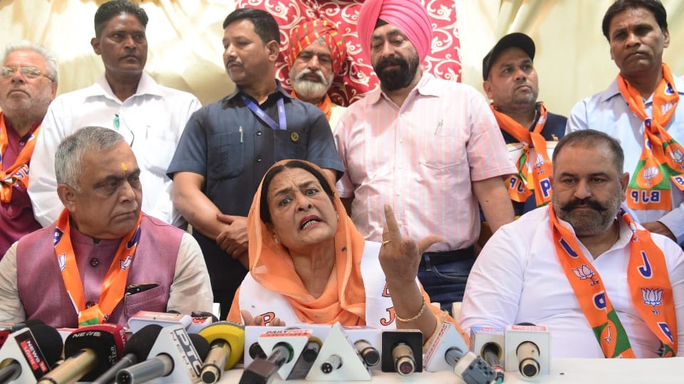 BJP Leader Karamjit chaudhary snaps at congress in jalandhar
