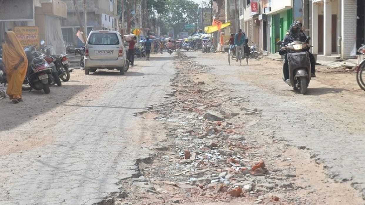 road like Hazratganj was to be built but not even passable at present in lakhimpur kheri