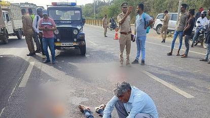 Mother and daughter riding a moped were crushed by a truck people shocked to see condition of dead bodies