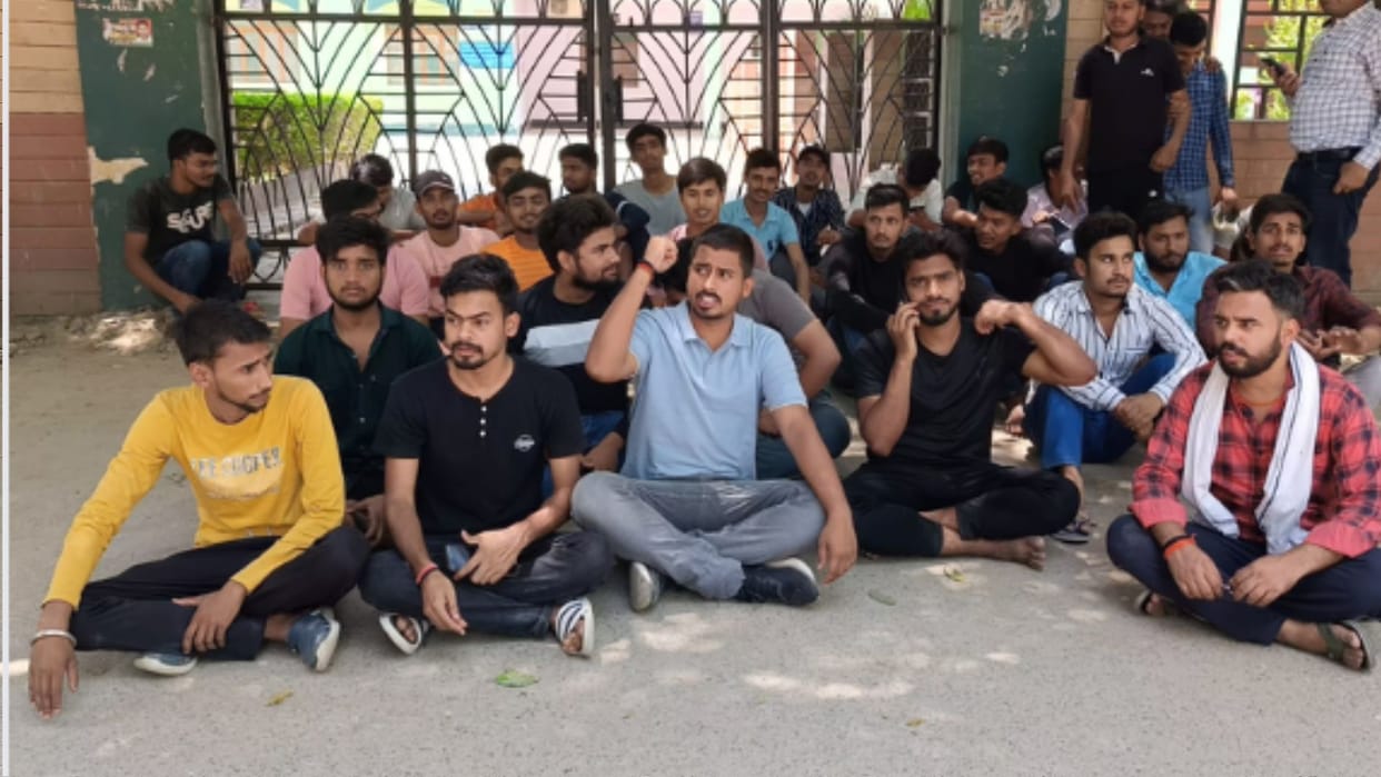 Mahatma Gandhi Kashi Vidyapeeth 150 students strike due to not getting food