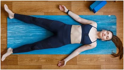 Yoga For Neck Hump: झुकी गर्दन को बनाएं सीधा, जानिए कूबड़ के लिए असरदार योग टिप्स Best Yoga Poses To Reduce Neck Hump And straightening Neck Posture Disprj