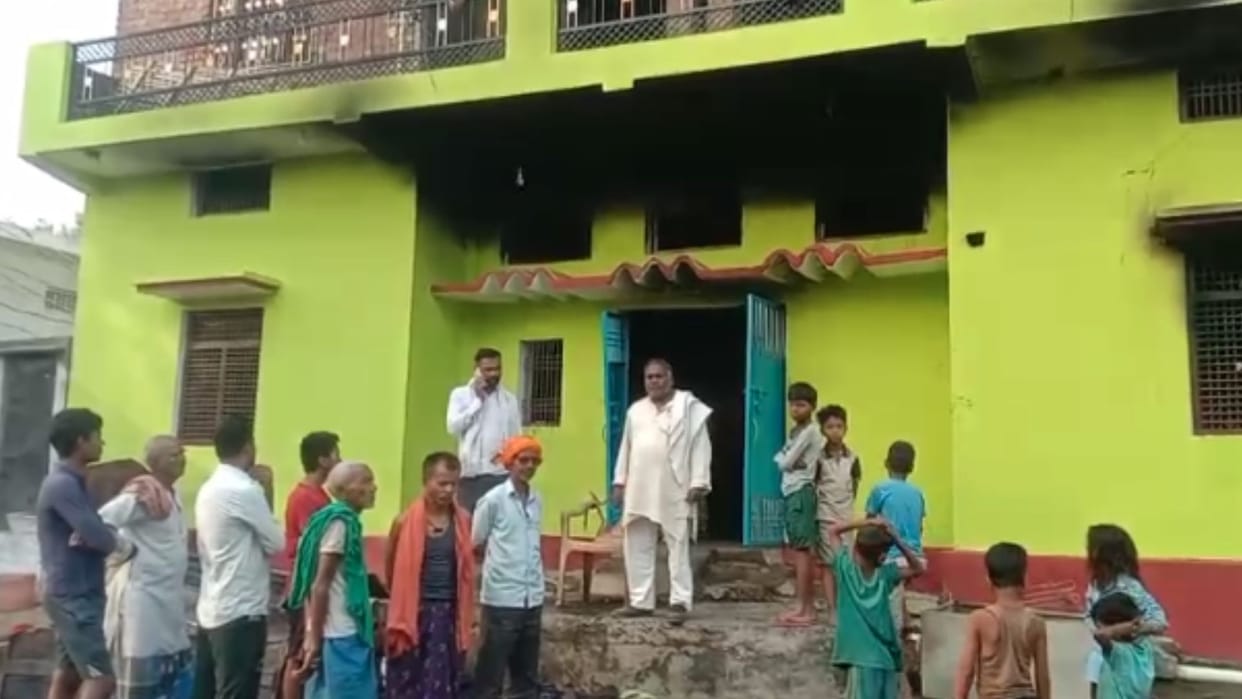 Goods worth lakhs rupees including cash destroyed due to short circuit in ballia