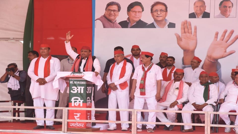 Lok Sabha Elections 2024: Akhilesh Yadav said If BJP comes it will give fertilizers in pouches to farmers