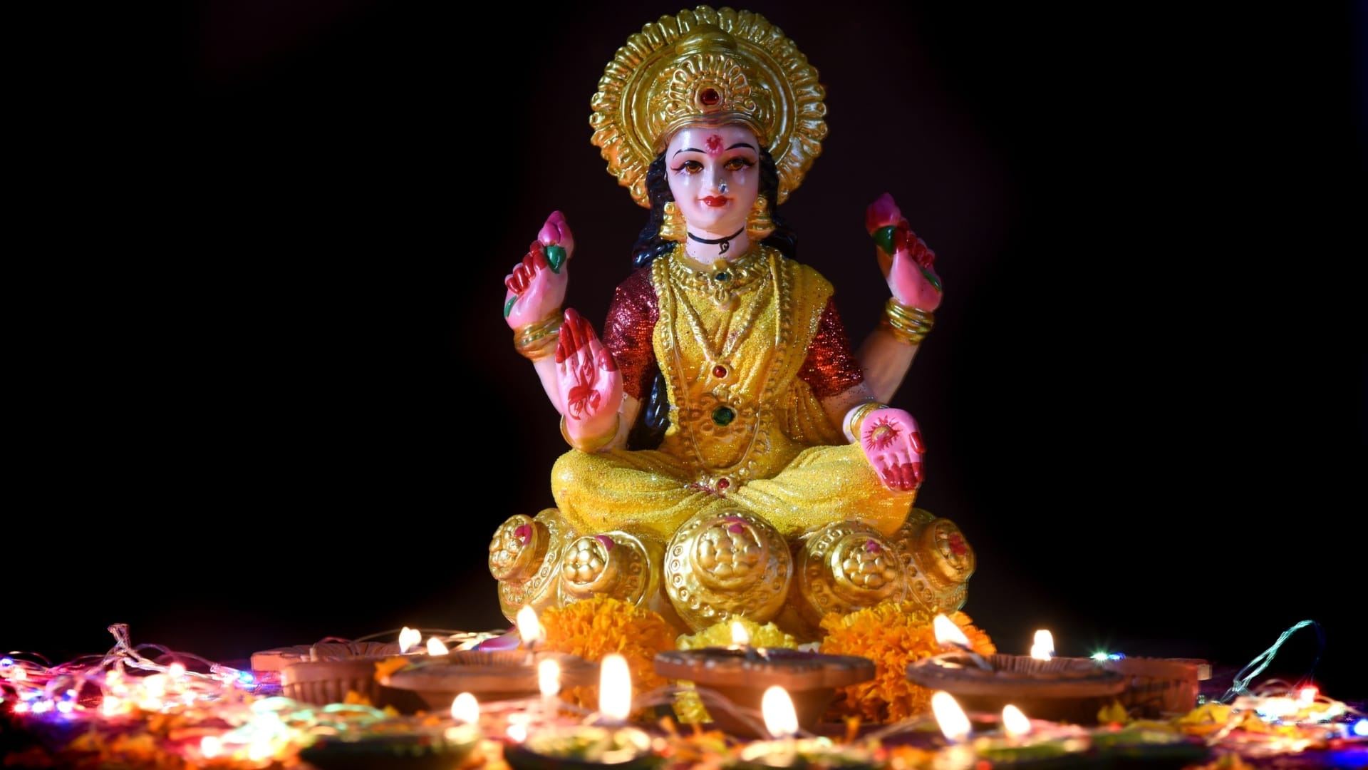 Buy these things on Akshaya Tritiya 2024 Goddess Lakshmi will be pleased