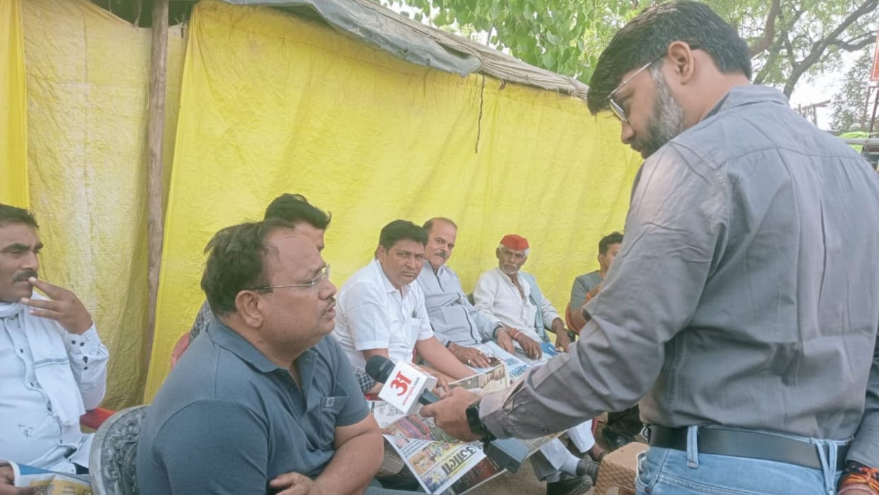 Satta Ka Sangram government Cornered On Vaccine and Unemployment Issues in jaunpur